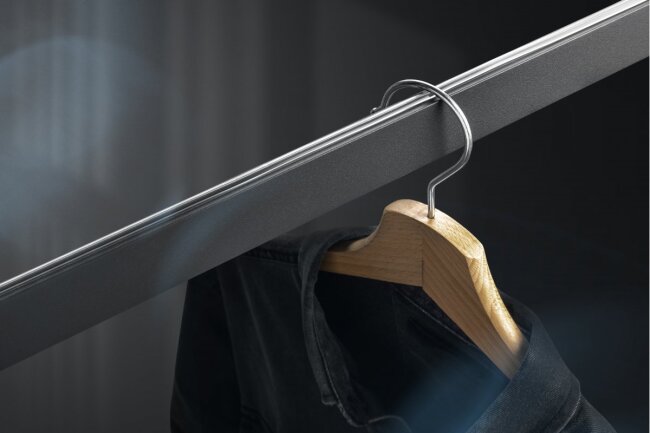 GARD. CIJEV PRAVOKUTNA CRNA MAT L=3m, 2 NOSAČA